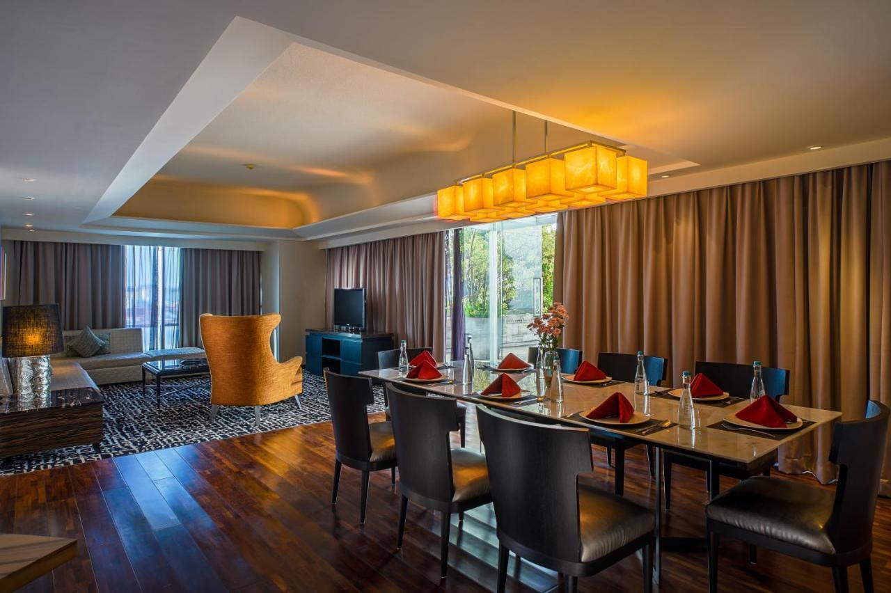 Artotel Ts Suites Surabaya Luaran gambar
