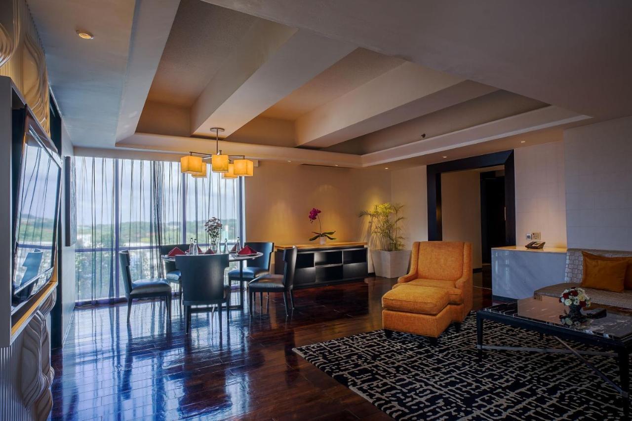 Artotel Ts Suites Surabaya Luaran gambar